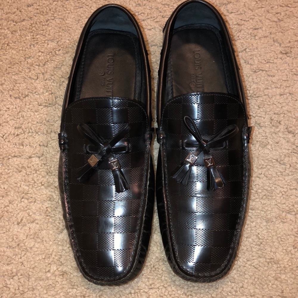 Authentic men Louis Vuitton shoe size 9